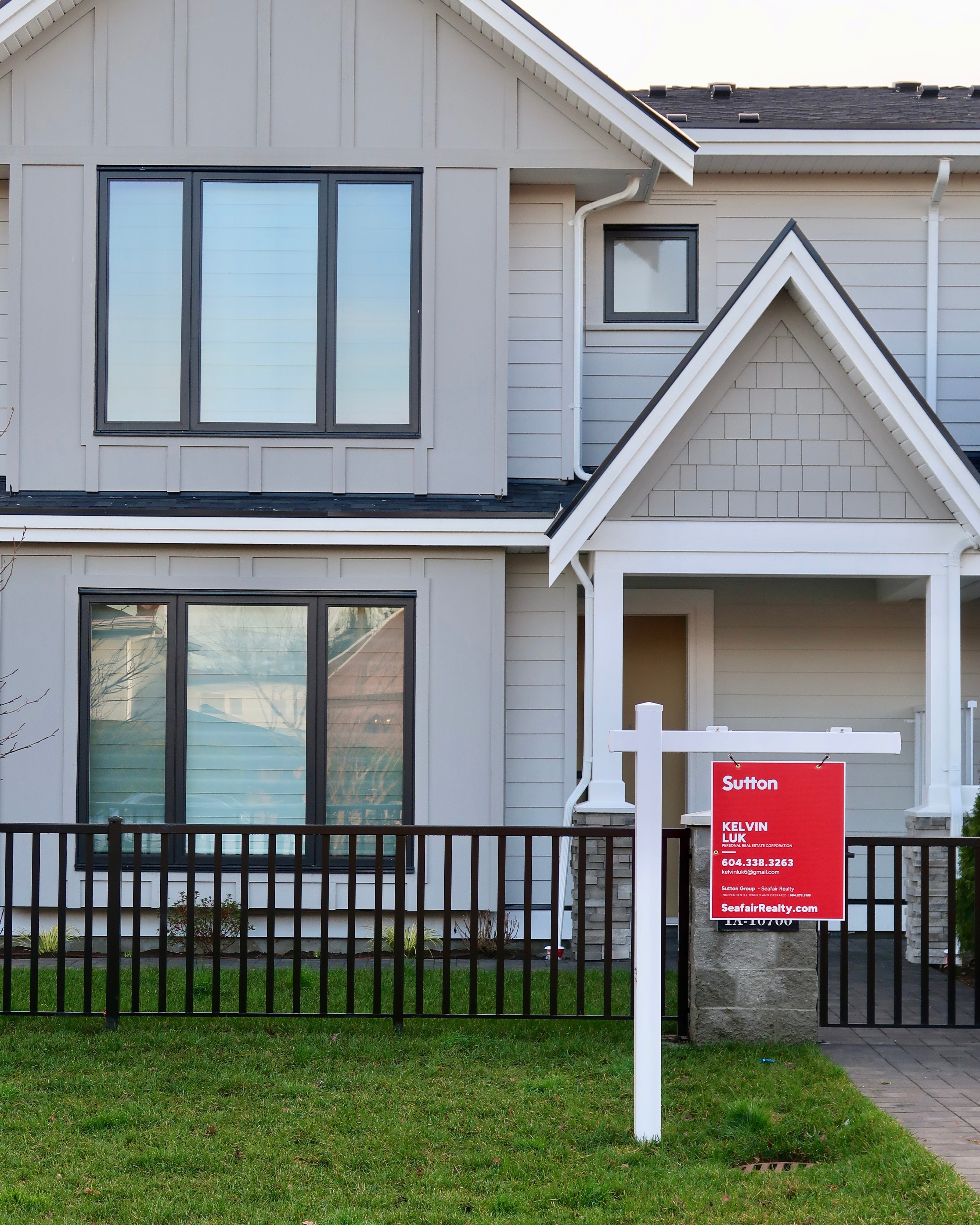 White Real Estate Post 24' - 30' wide